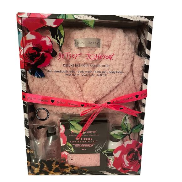 BETSEY JOHNSON Deluxe Bath Gift Collection-NEW - Picture 1 of 5